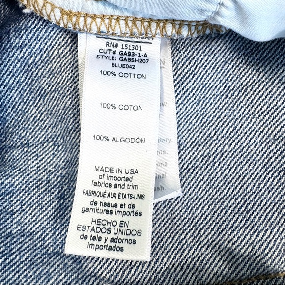 Good American Distressed Boyfriend Jean Shorts Size 8/29 - Picture 12 of 13